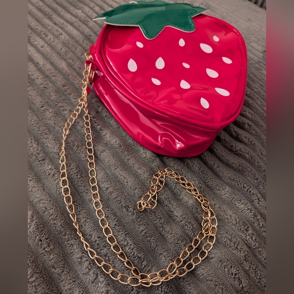 Strawberry novelty crossbody purse - Picture 2 of 4